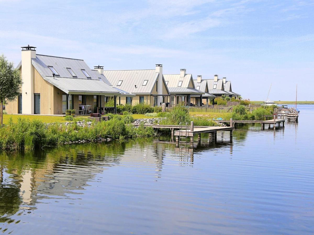 Modern Lodge On The Water In A National Park 托伦 外观 照片
